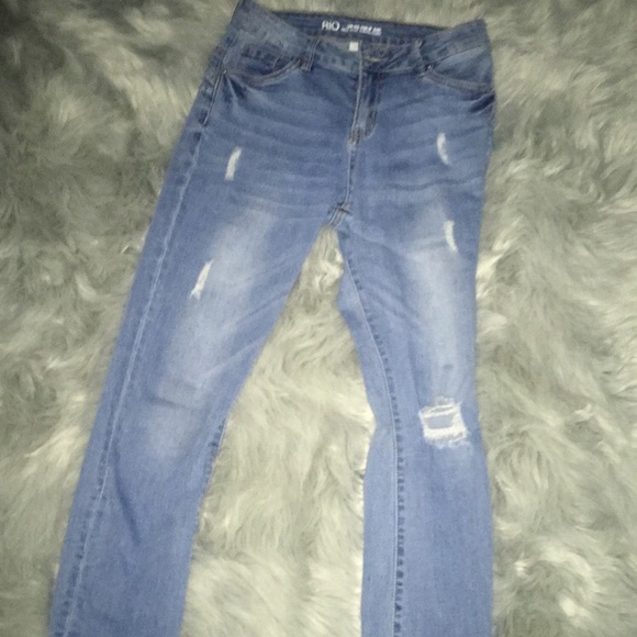 Mid rise ripped jeans that are very comfortable - Picture 4 of 4